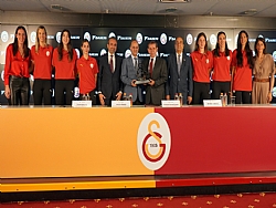 DAIKINDEN KADIN VOLEYBOLUNA TAM DESTEK!